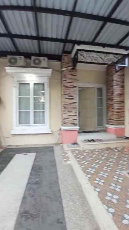 dijual rumah royal residence