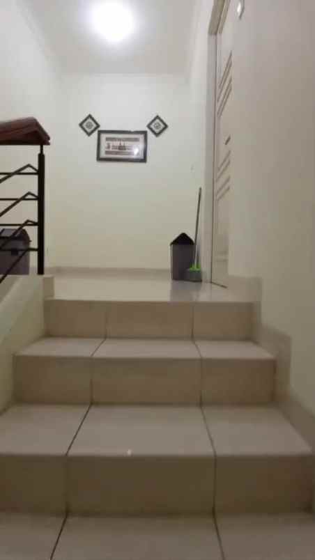 dijual rumah royal residence