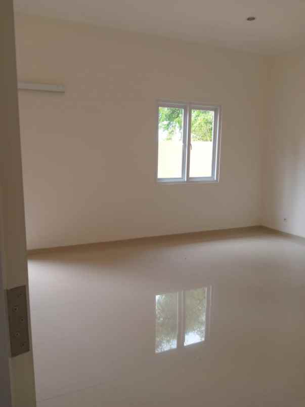 dijual rumah royal residence cluster