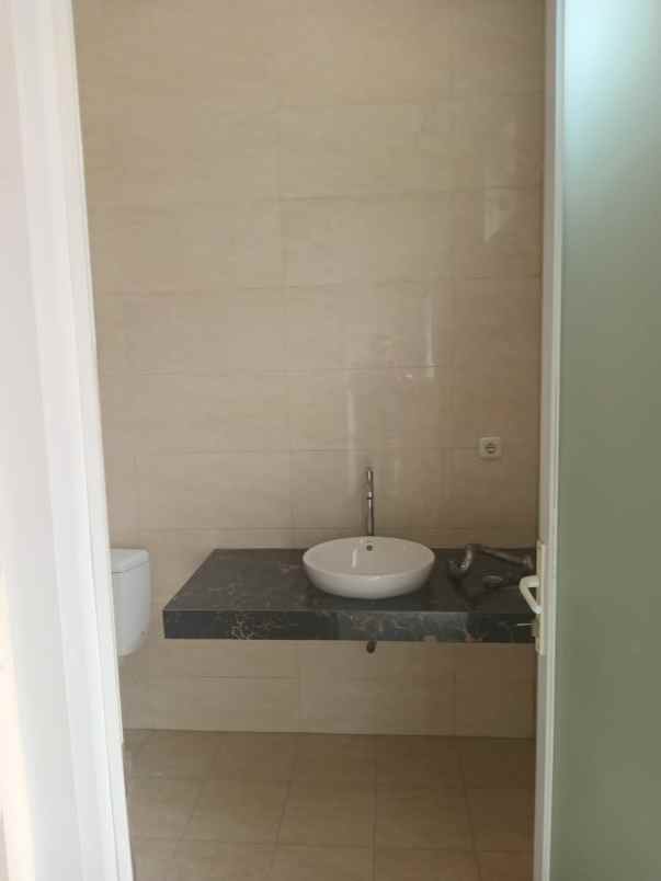 dijual rumah royal residence cluster