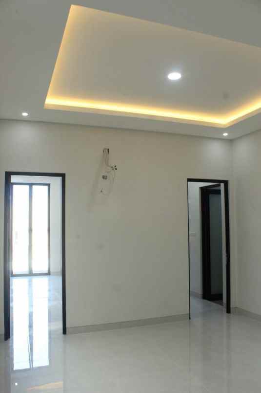 dijual rumah rumah dian istana surabaya