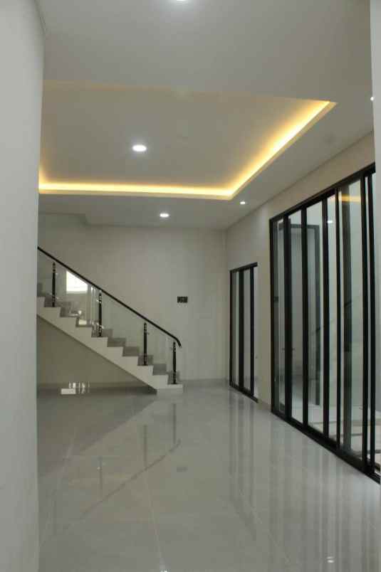 dijual rumah rumah dian istana surabaya