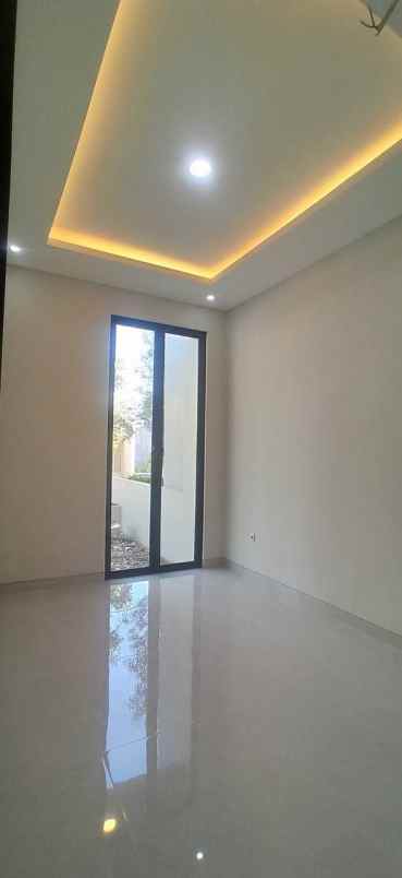 dijual rumah rumah dian istana surabaya
