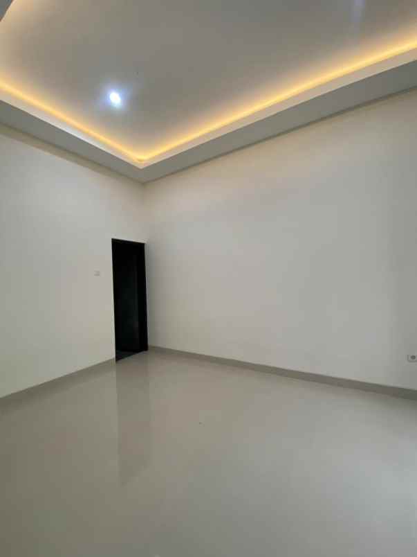 dijual rumah rungkut