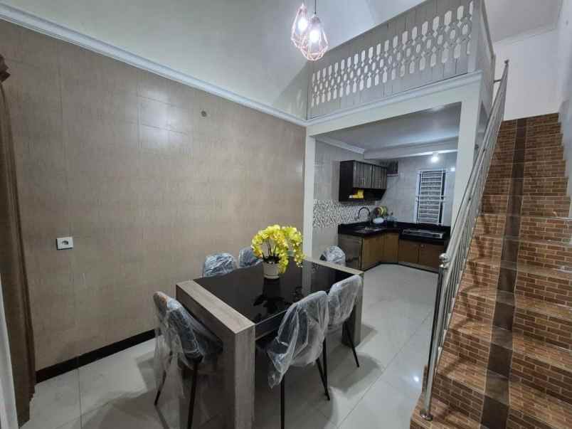 dijual rumah rungkut