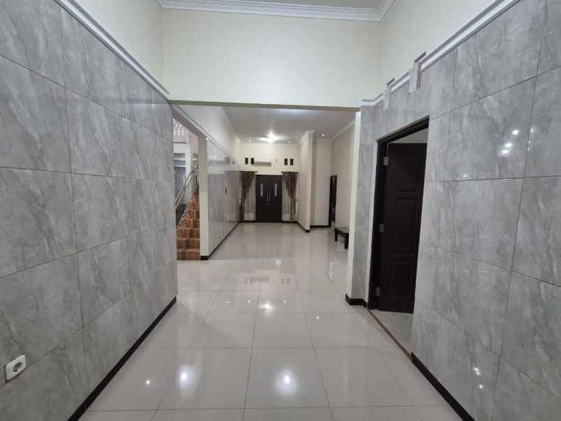 dijual rumah rungkut