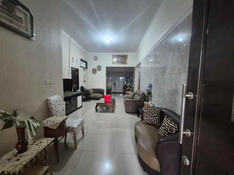 dijual rumah rungkut