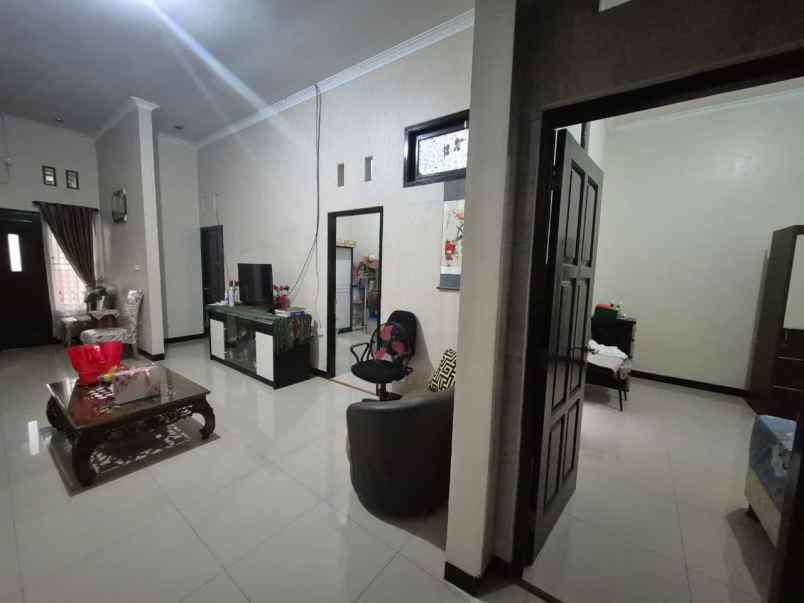 dijual rumah rungkut