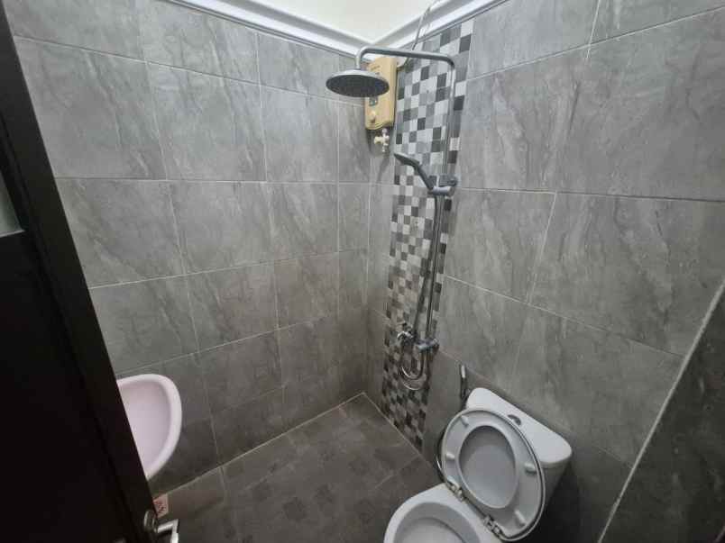 dijual rumah rungkut