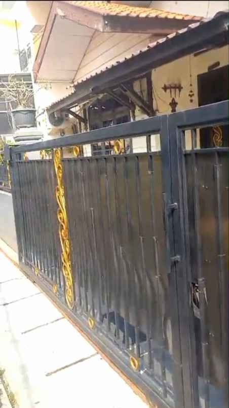 dijual rumah rwasari barat cempaka putih