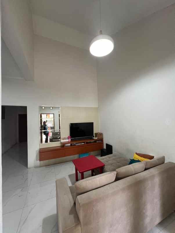 dijual rumah sariwangi