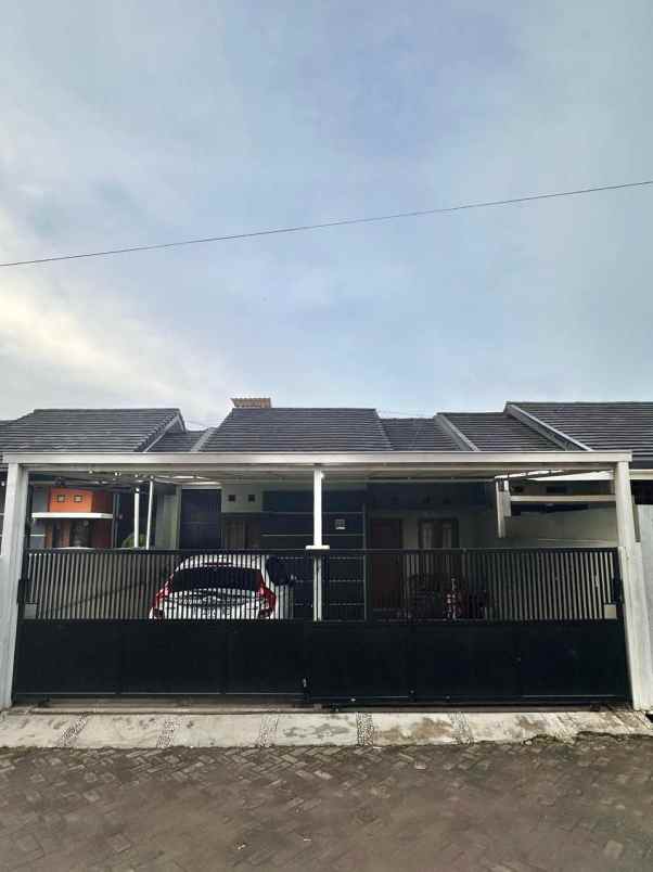 dijual rumah sariwangi