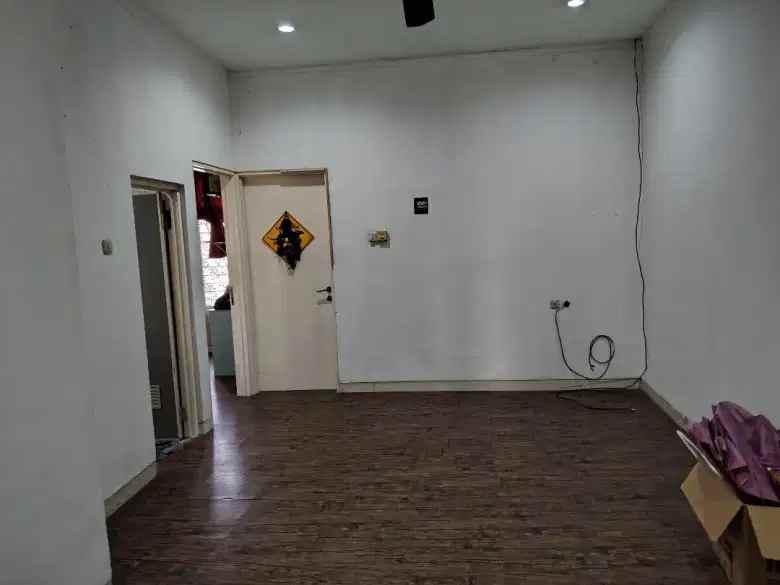 dijual rumah serua ciputat