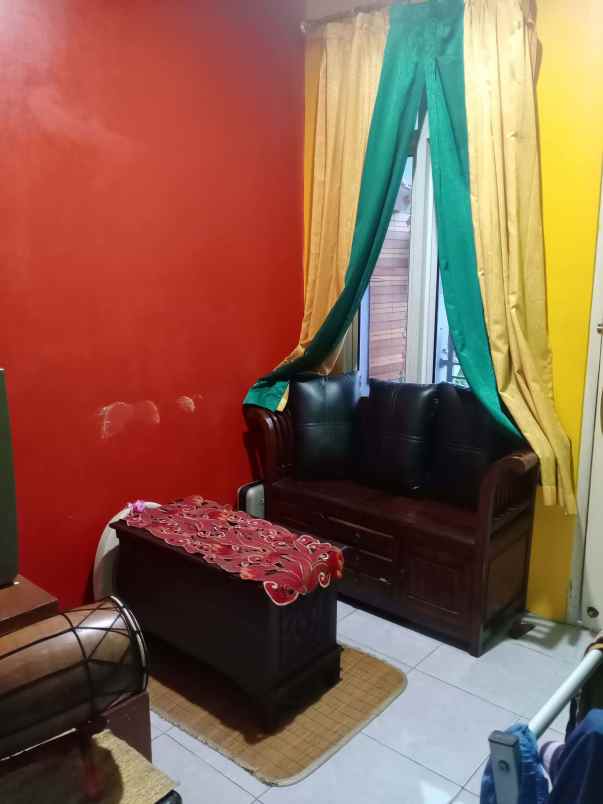 dijual rumah serua residence