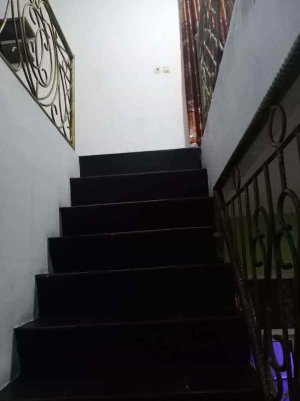 dijual rumah serua residence