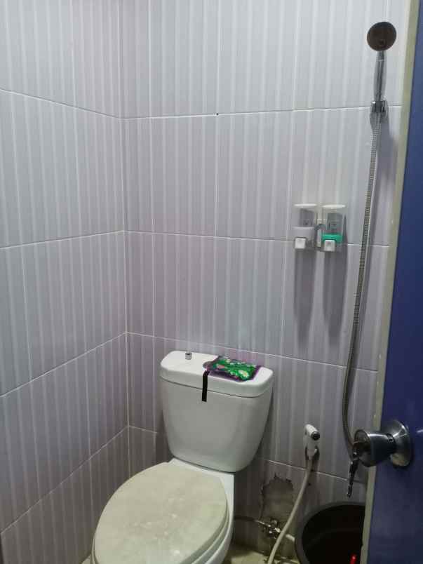 dijual rumah serua residence