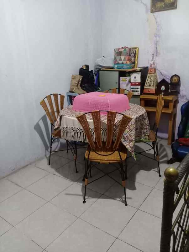 dijual rumah serua residence