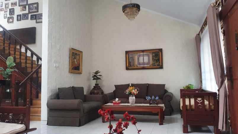 dijual rumah siap huni