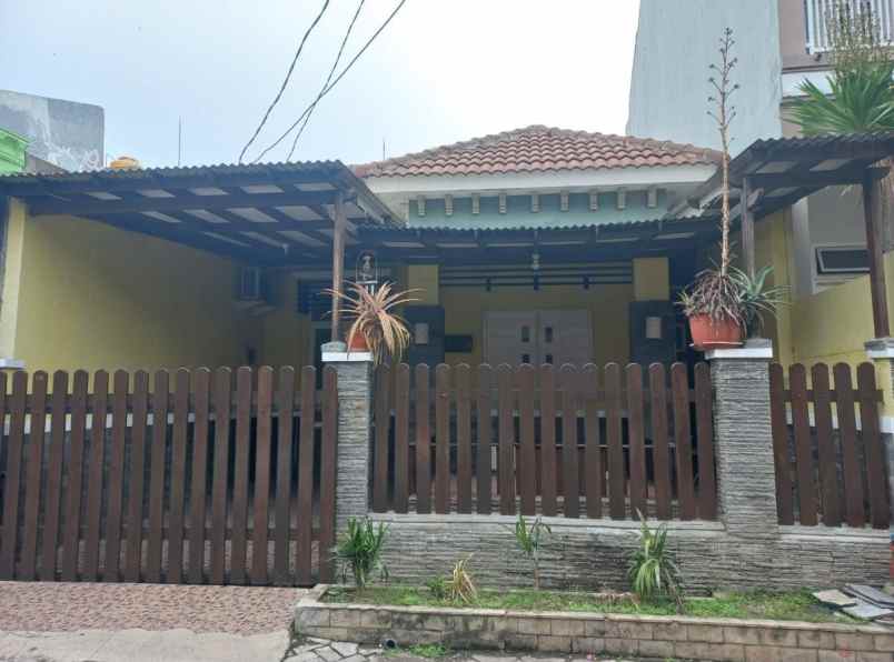 dijual rumah siap huni di perum karah surabaya