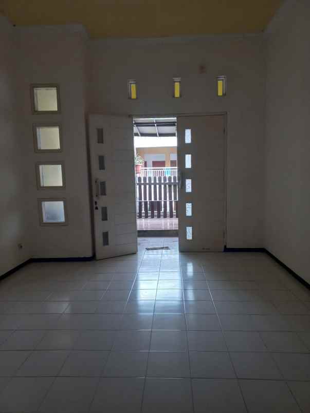 dijual rumah siap huni di perum karah surabaya