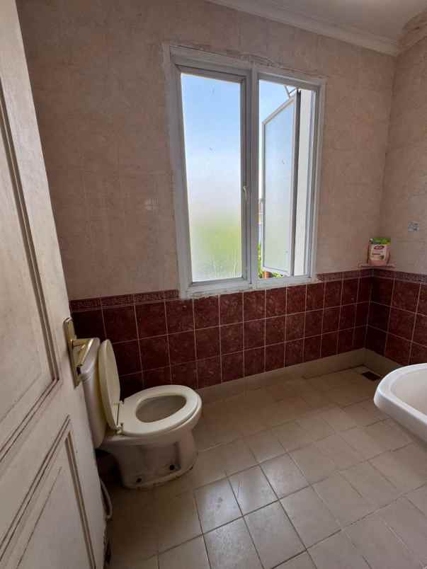 dijual rumah siap huni semi furnish di kota wisata