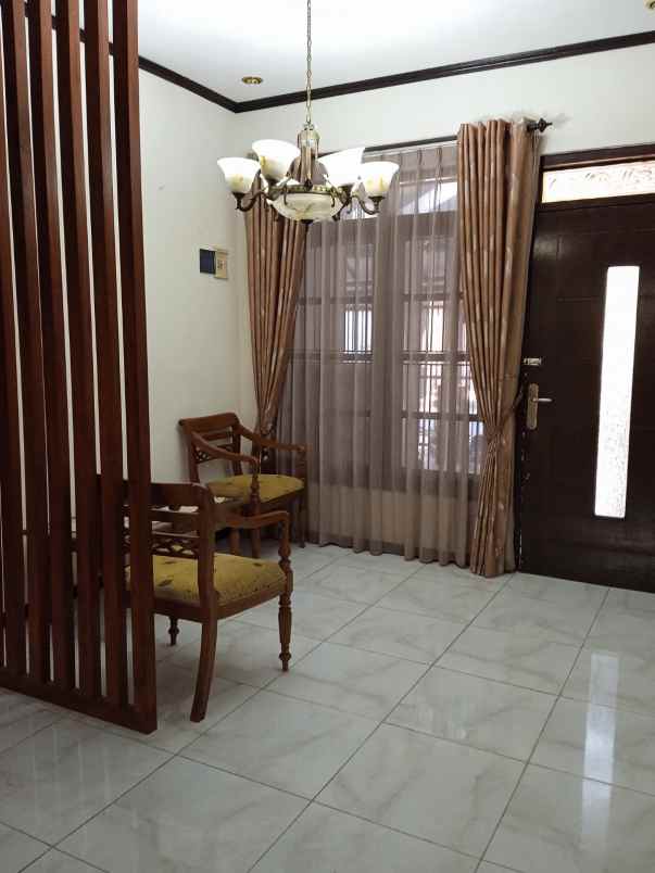 dijual rumah standart lokasi sawojajar