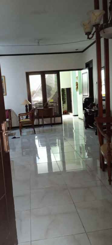 dijual rumah standart lokasi sawojajar