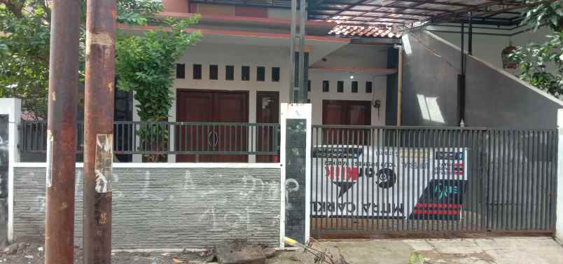dijual rumah strategis