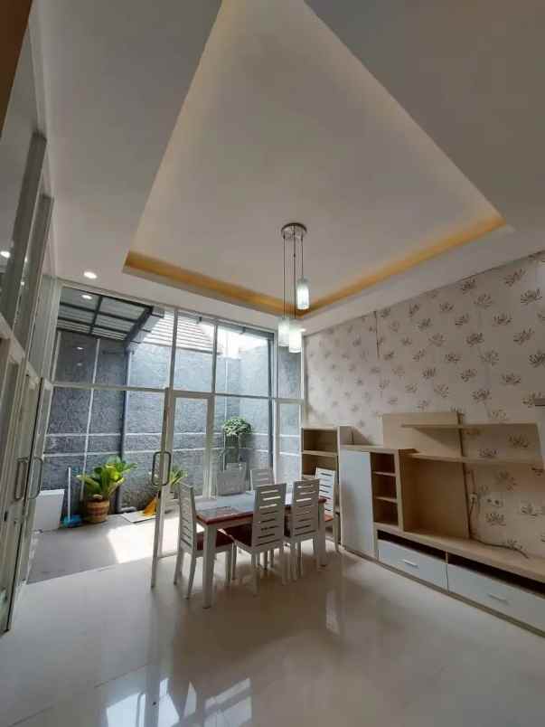 dijual rumah strategis di perum pandanwangi