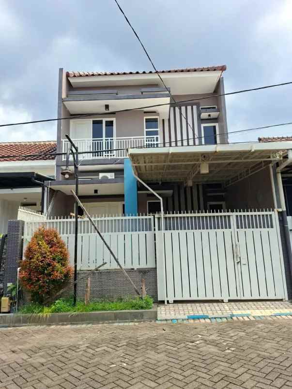 dijual rumah strategis di perum pandanwangi
