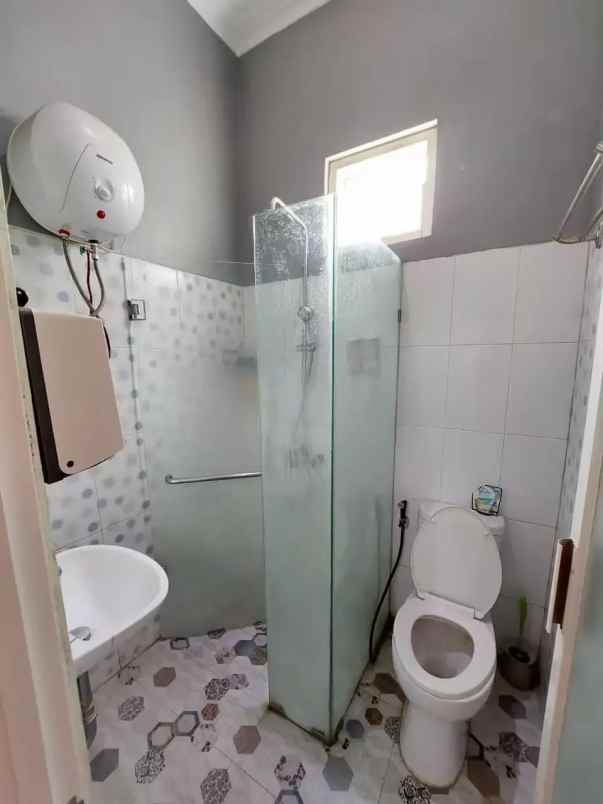 dijual rumah strategis di perum pandanwangi