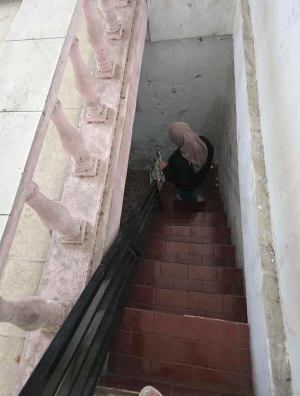 dijual rumah sutorejo