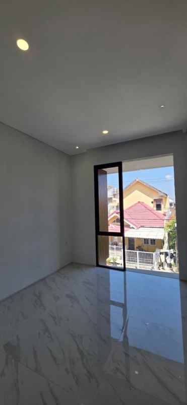 dijual rumah sutorejo prima indah