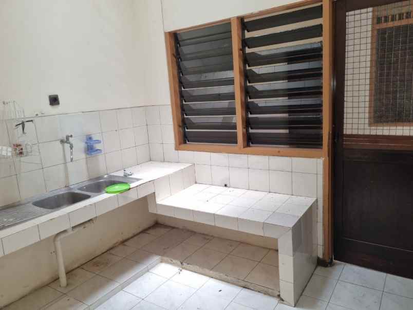 dijual rumah sutorejo prima utara