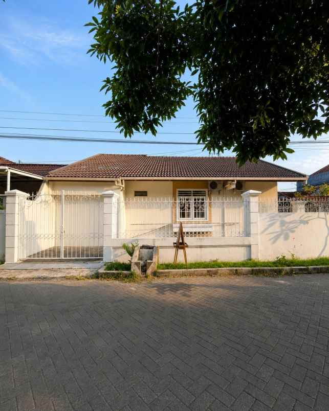 dijual rumah sutorejo tengah