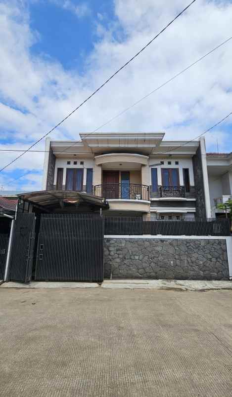dijual rumah taman holis indah