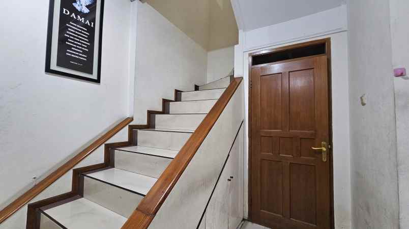 dijual rumah taman holis indah