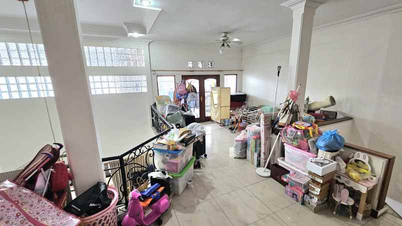 dijual rumah taman holis indah