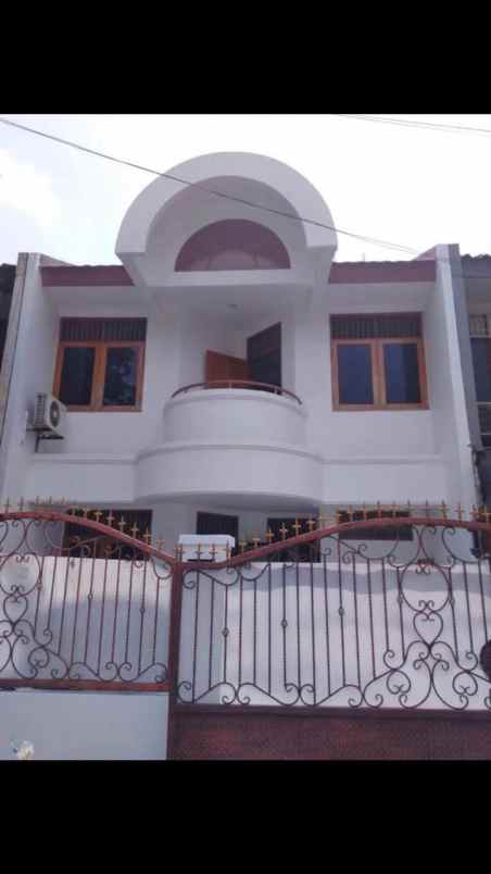 dijual rumah taman modern