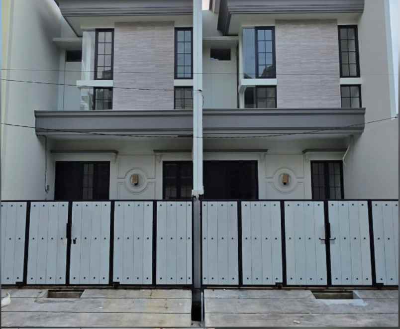 dijual rumah taman pondok indah wiyung
