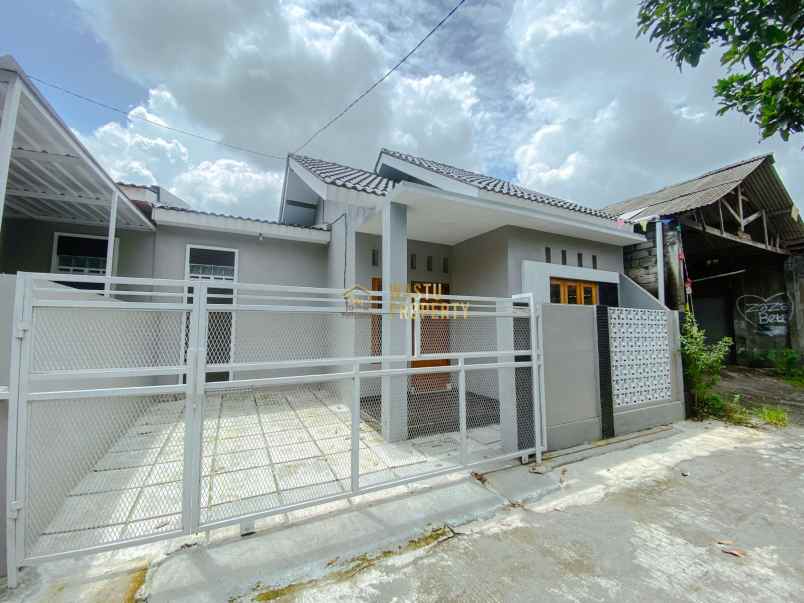 dijual rumah tamanmartani kalasan