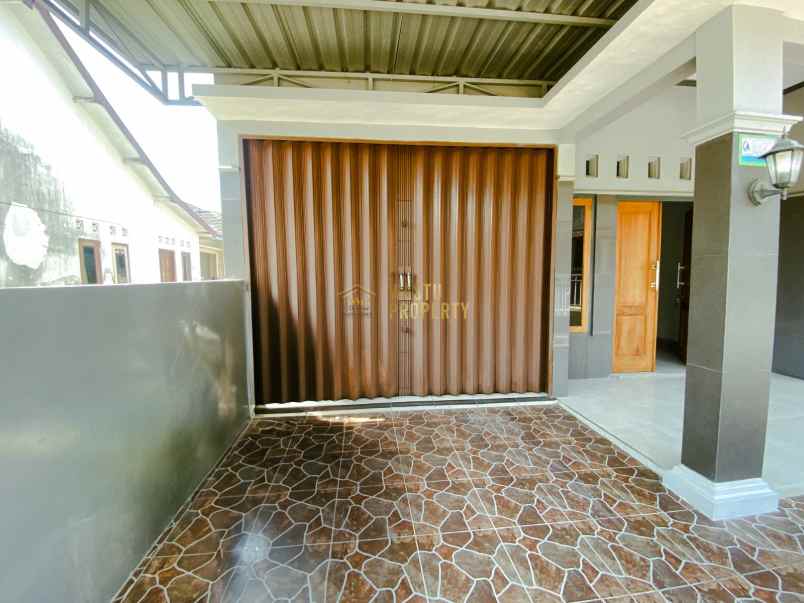 dijual rumah tamanmartani kalasan