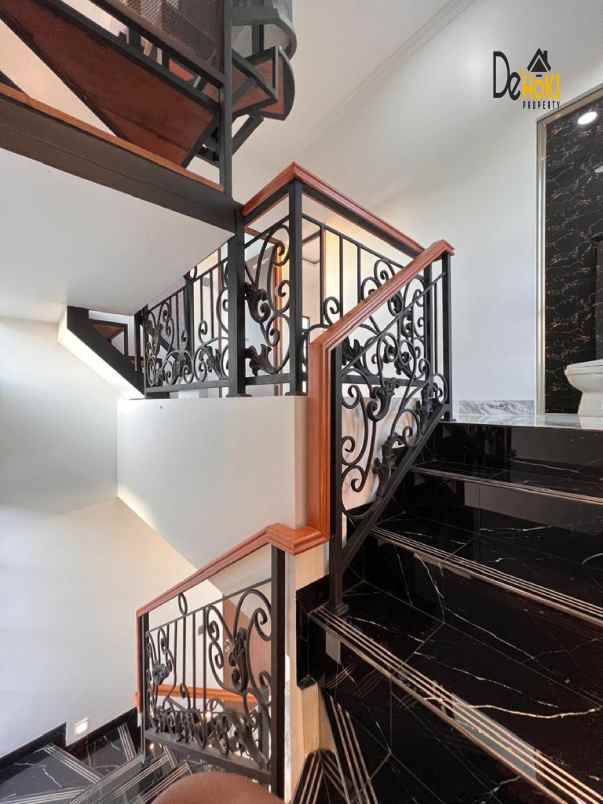 dijual rumah tanah baru kukusan kota depok