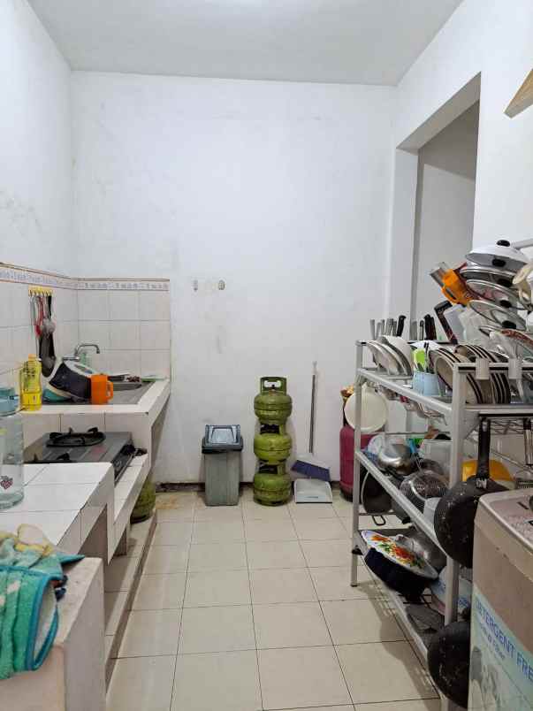dijual rumah vila valensia lontar