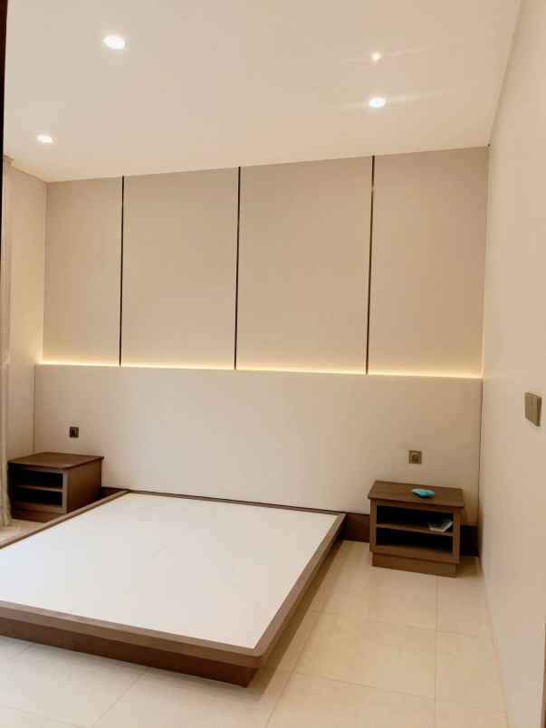 dijual rumah villa meruya jakbar