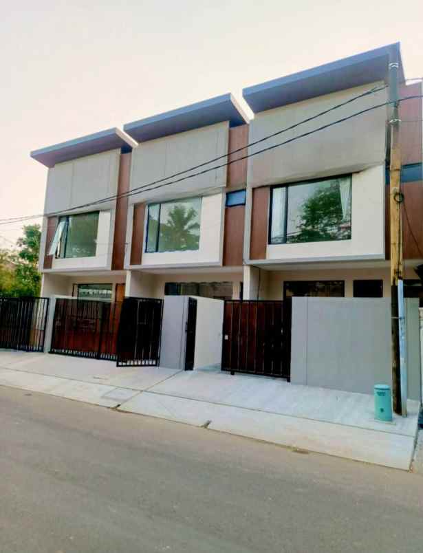 dijual rumah villa meruya jakbar