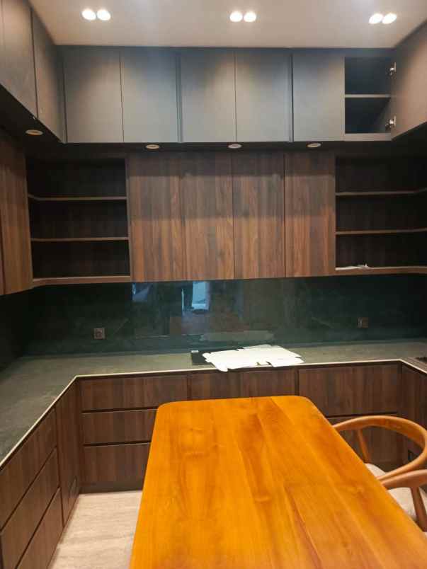 dijual rumah villa meruya jakbar