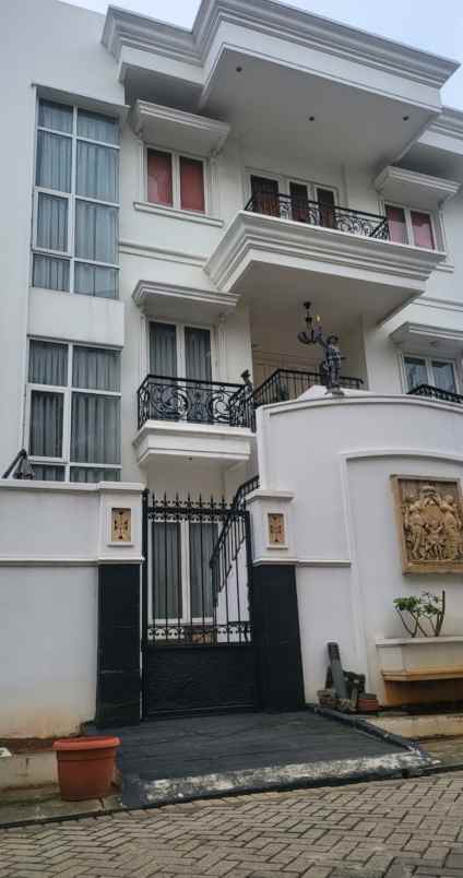 dijual rumah villa permata gading