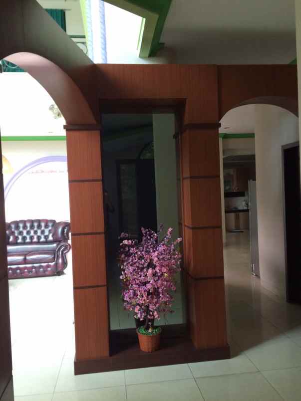 dijual rumah villa tomang mas