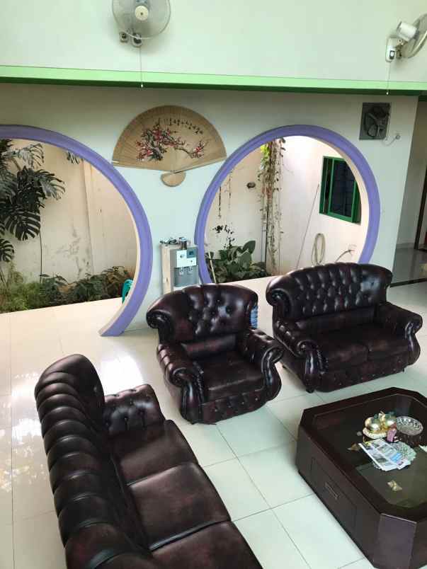 dijual rumah villa tomang mas